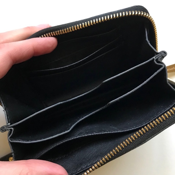 100% Authentic Michael Kors Wallet - Picture 5 of 6